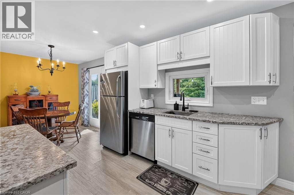 Single Family at 124 WOLVERTON Road, Grimsby, Ontario - Photo 6 - RE/MAX Garden City Realty