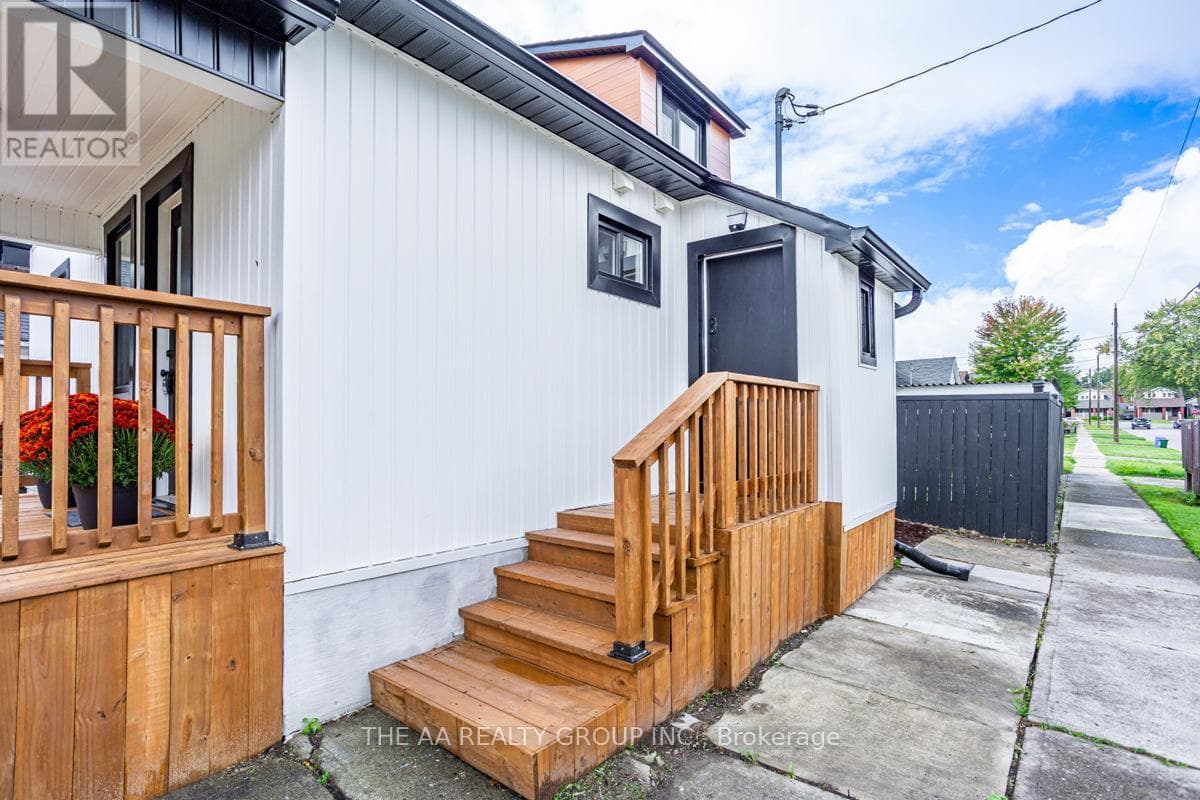 Single Family at 212 Oshawa Boulevard, Oshawa (Central), Ontario - Photo 3 - RE/MAX Garden City Realty