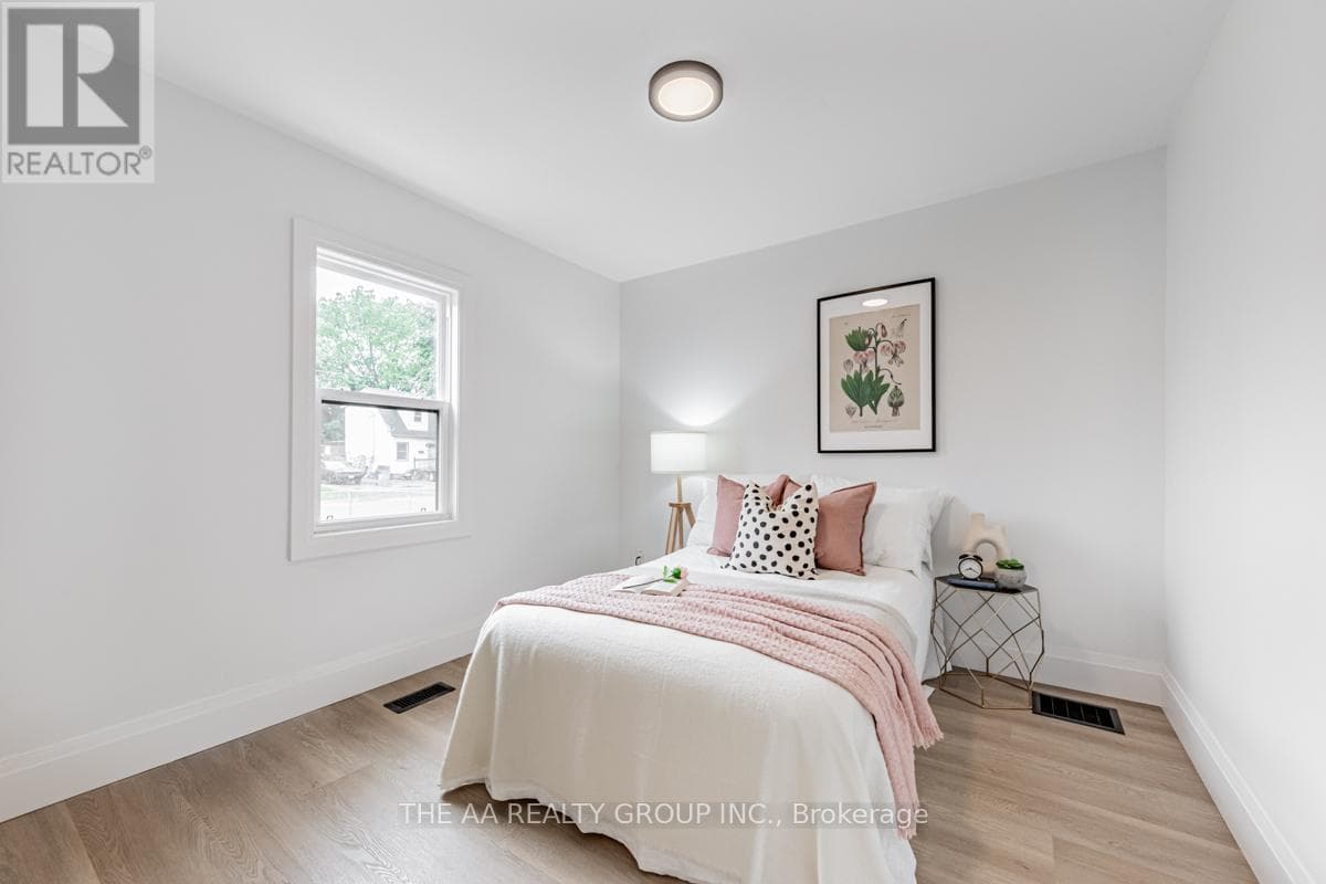 Single Family at 212 Oshawa Boulevard, Oshawa (Central), Ontario - Photo 7 - RE/MAX Garden City Realty