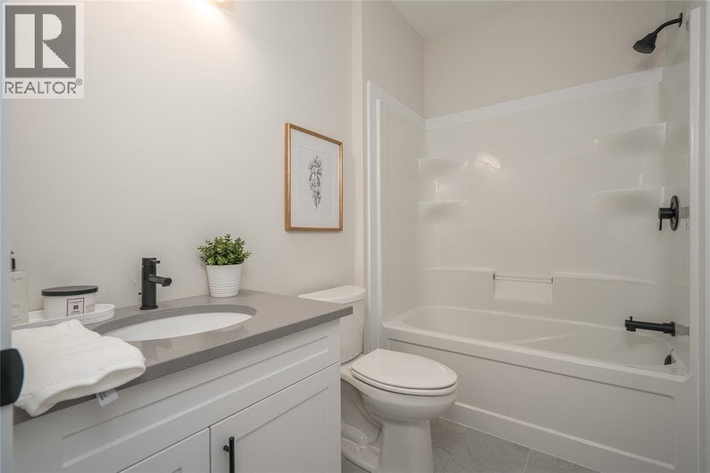 Single Family at 415 ANISE Lane, Sarnia, Ontario - Photo 8 - RE/MAX Garden City Realty