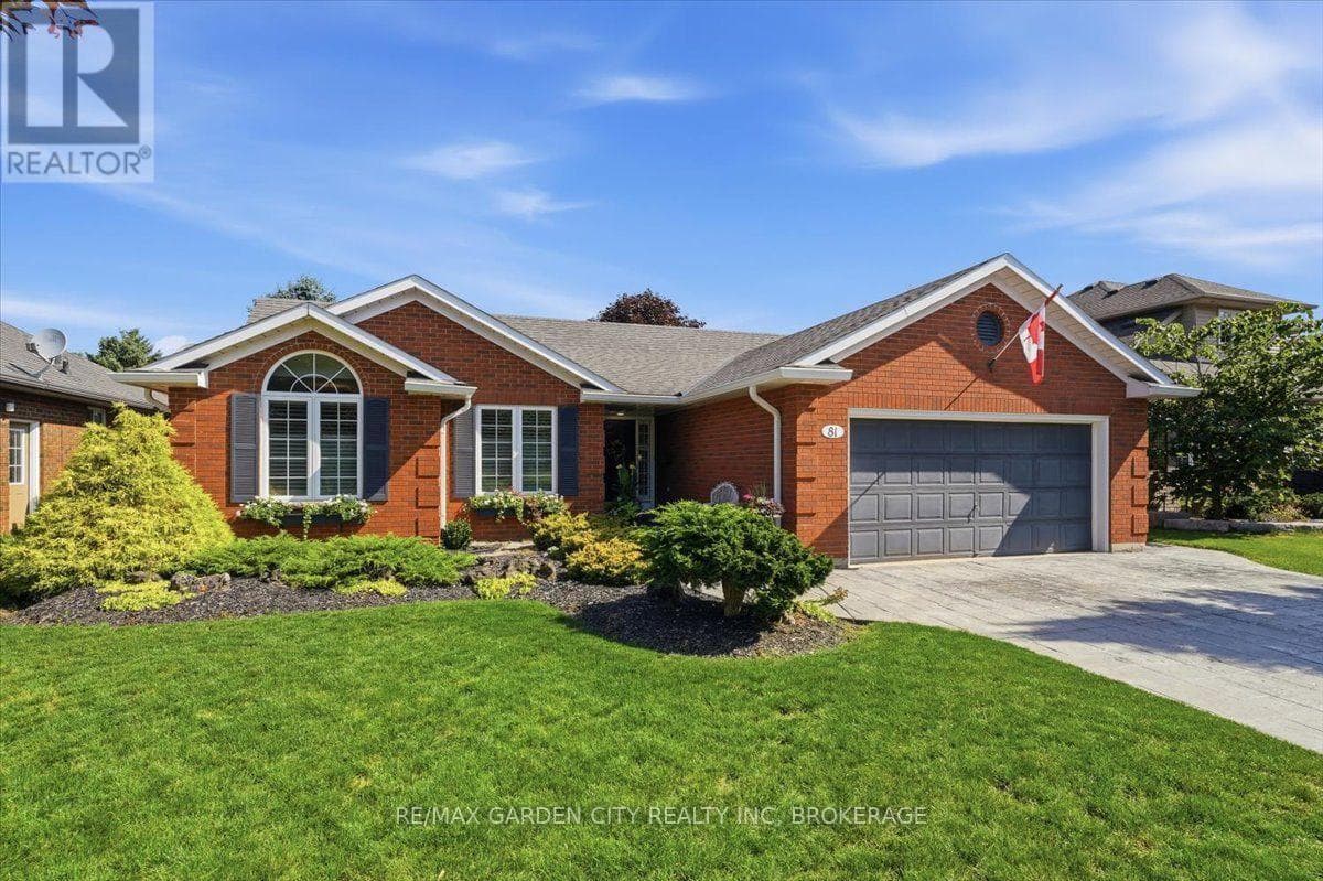 Single Family at 81 SANDRA Drive, Pelham (Fenwick), Ontario - Photo 2 - RE/MAX Garden City Realty