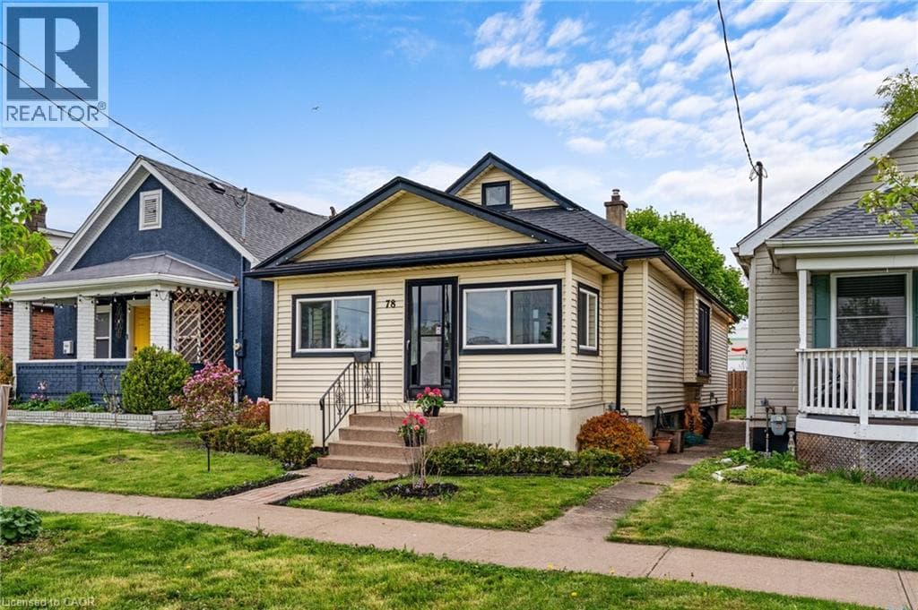 Single Family at 78 HAYNES Avenue, St. Catharines, Ontario - Photo 4 - RE/MAX Garden City Realty
