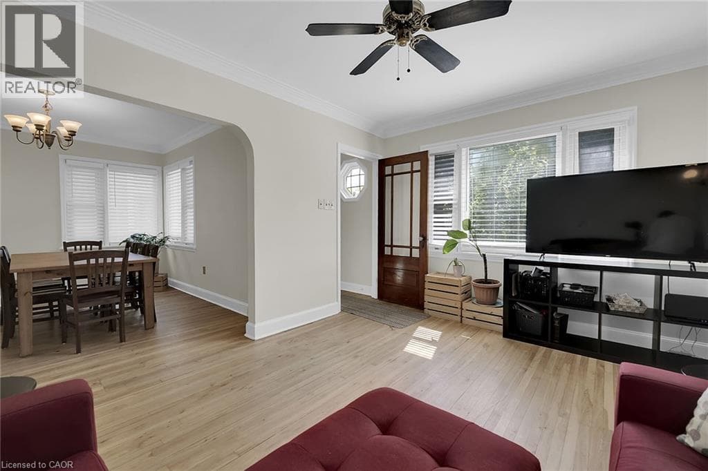 Single Family at 70 CONCORD Avenue, St. Catharines, Ontario - Photo 5 - RE/MAX Garden City Realty