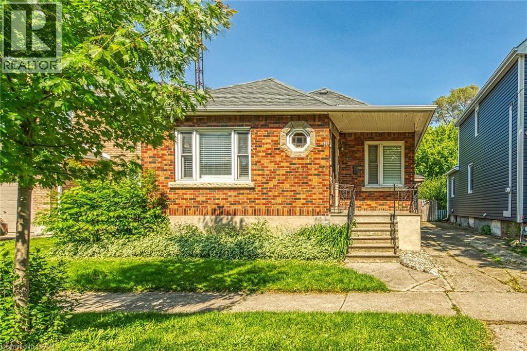 Single Family at 70 CONCORD Avenue, St. Catharines, Ontario - Photo 2 - RE/MAX Garden City Realty