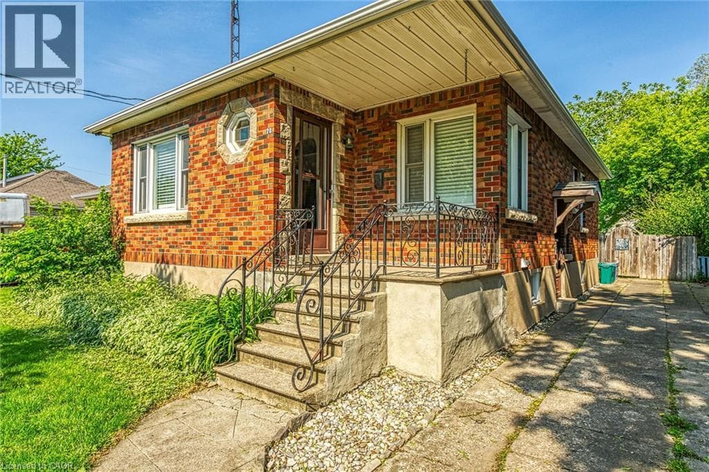 Single Family at 70 CONCORD Avenue, St. Catharines, Ontario - Photo 3 - RE/MAX Garden City Realty