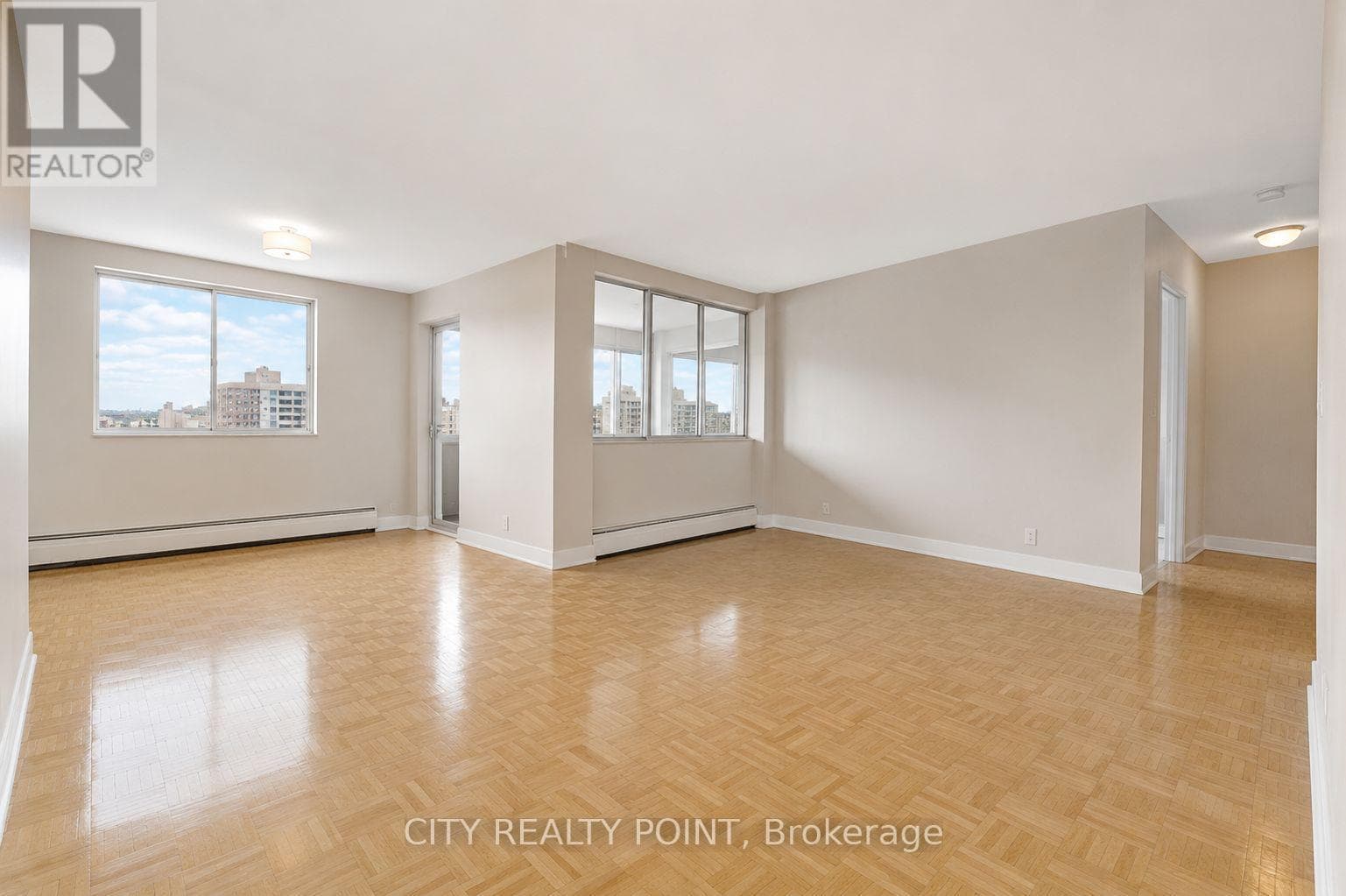 1002- 9 Deer Park Crescent