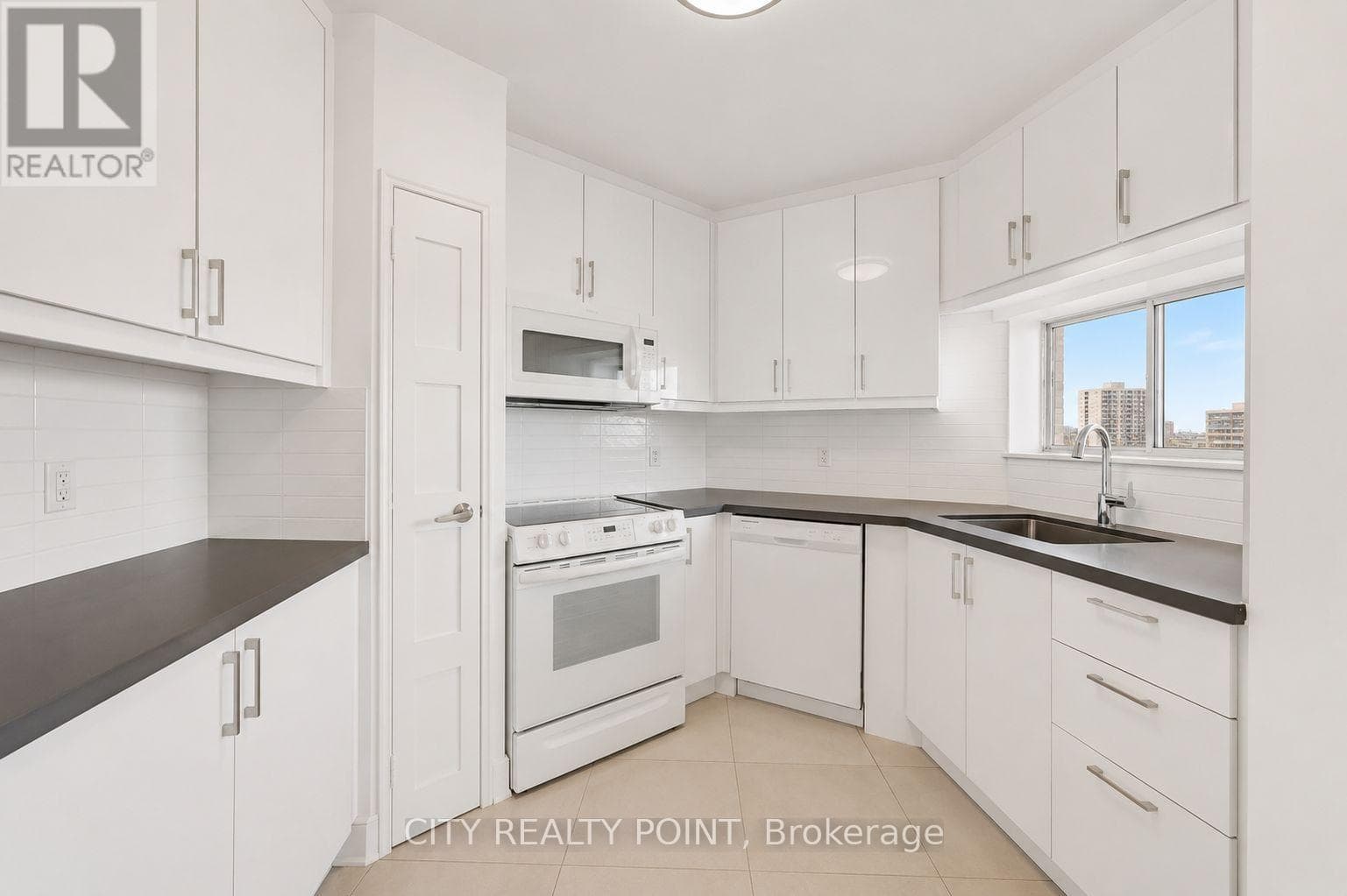 Single Family at 1002- 9 Deer Park Crescent, Toronto (Yonge-St. Clair), Ontario - Photo 2 - RE/MAX Garden City Realty