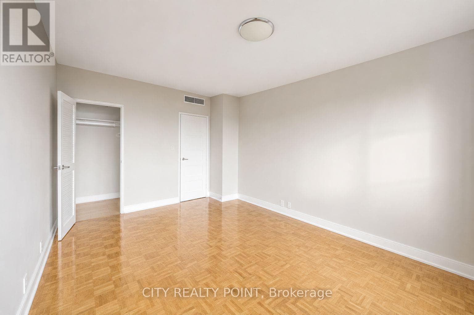 Single Family at 1002- 9 Deer Park Crescent, Toronto (Yonge-St. Clair), Ontario - Photo 5 - RE/MAX Garden City Realty
