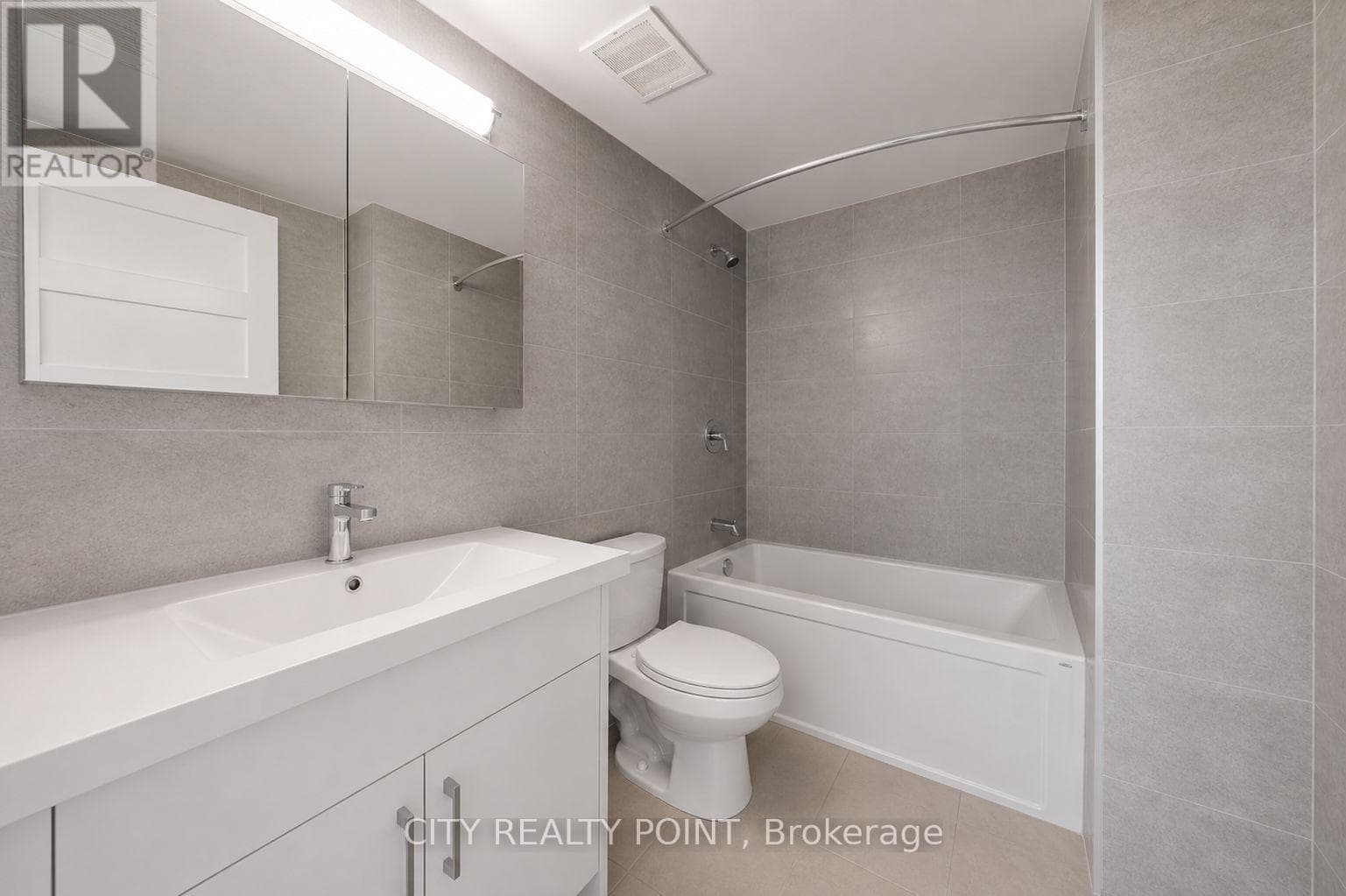 Single Family at 1002- 9 Deer Park Crescent, Toronto (Yonge-St. Clair), Ontario - Photo 6 - RE/MAX Garden City Realty