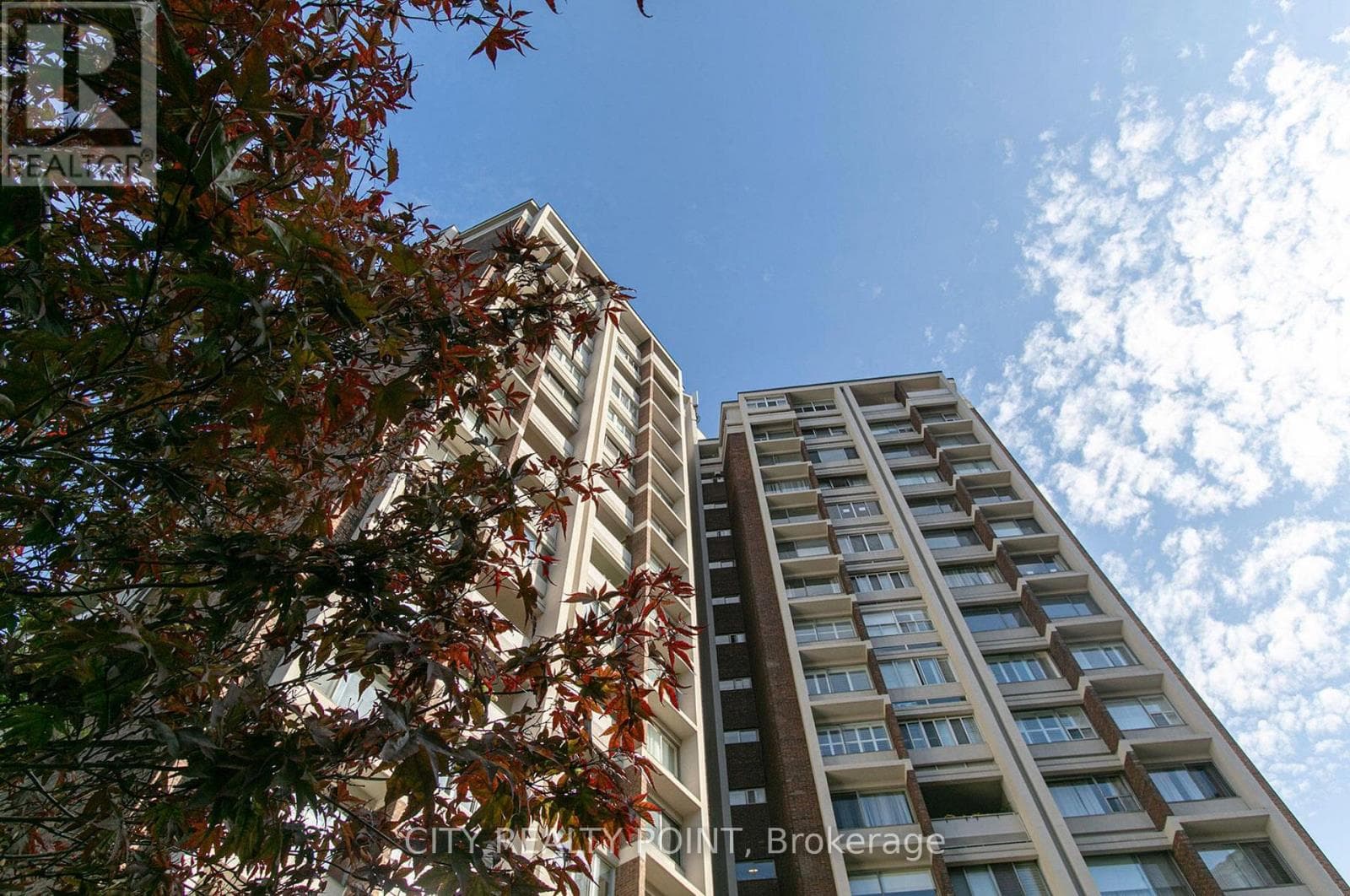 Single Family at 1002- 9 Deer Park Crescent, Toronto (Yonge-St. Clair), Ontario - Photo 7 - RE/MAX Garden City Realty