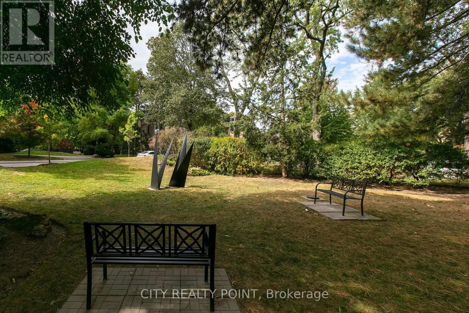 Single Family at 1002- 9 Deer Park Crescent, Toronto (Yonge-St. Clair), Ontario - Photo 9 - RE/MAX Garden City Realty
