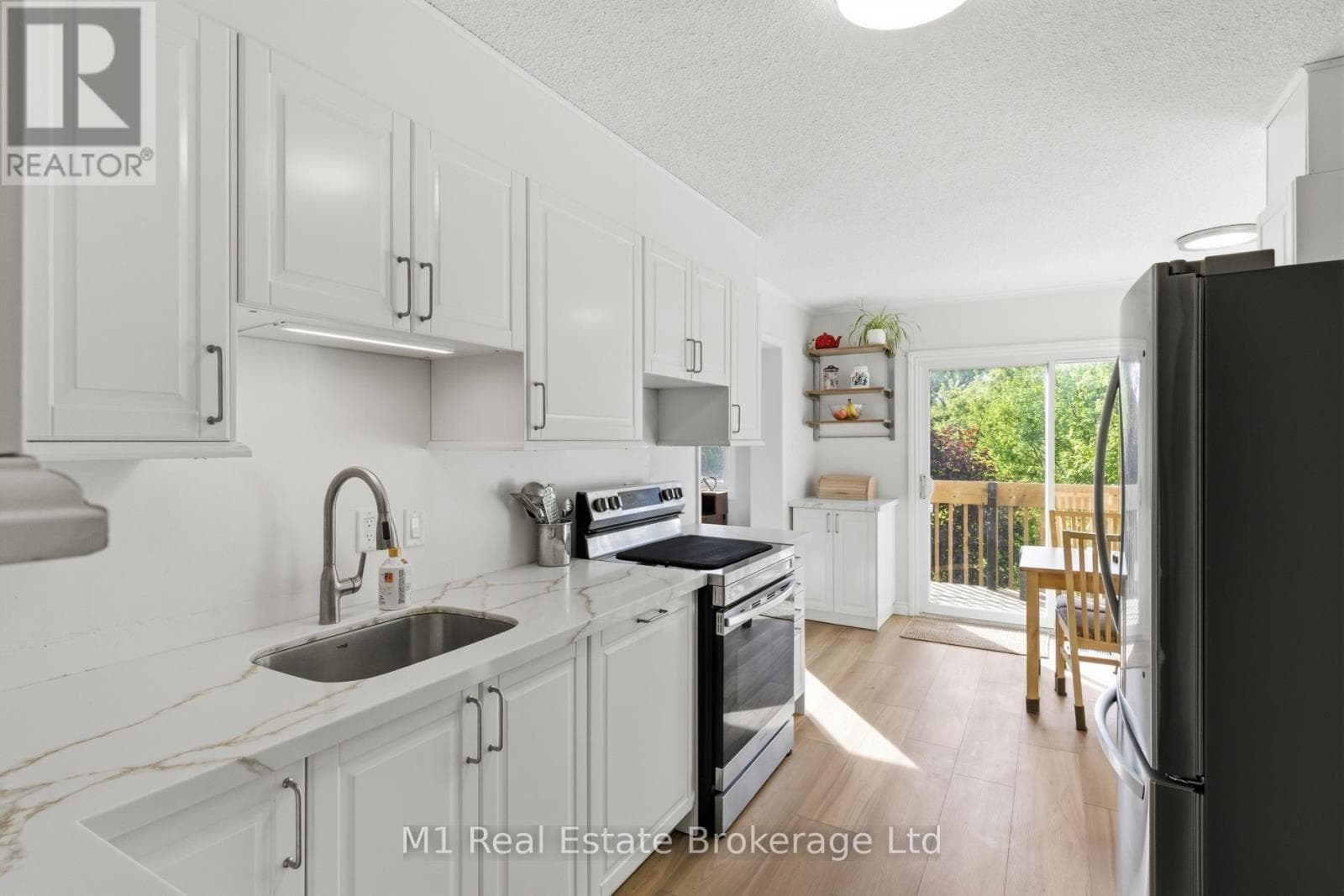 85- 295 Water Street