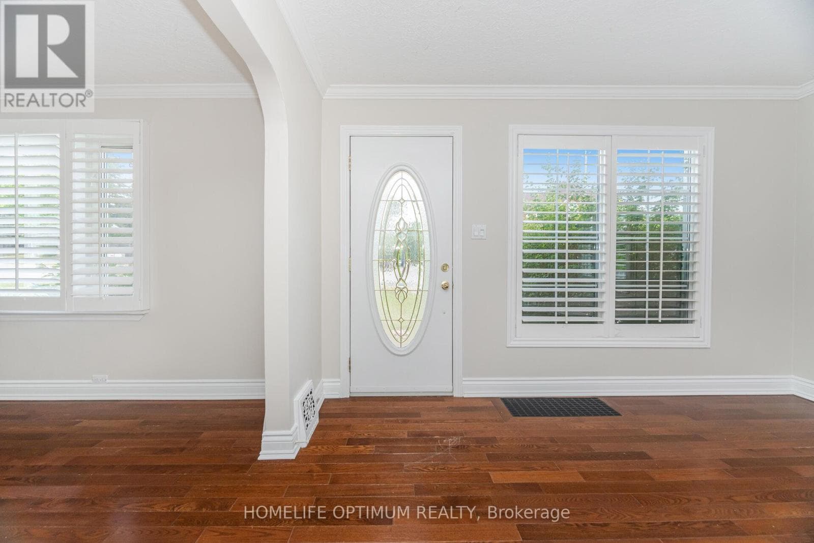Single Family at 128 Eagle Street, Newmarket (Central Newmarket), Ontario - Photo 4 - RE/MAX Garden City Realty