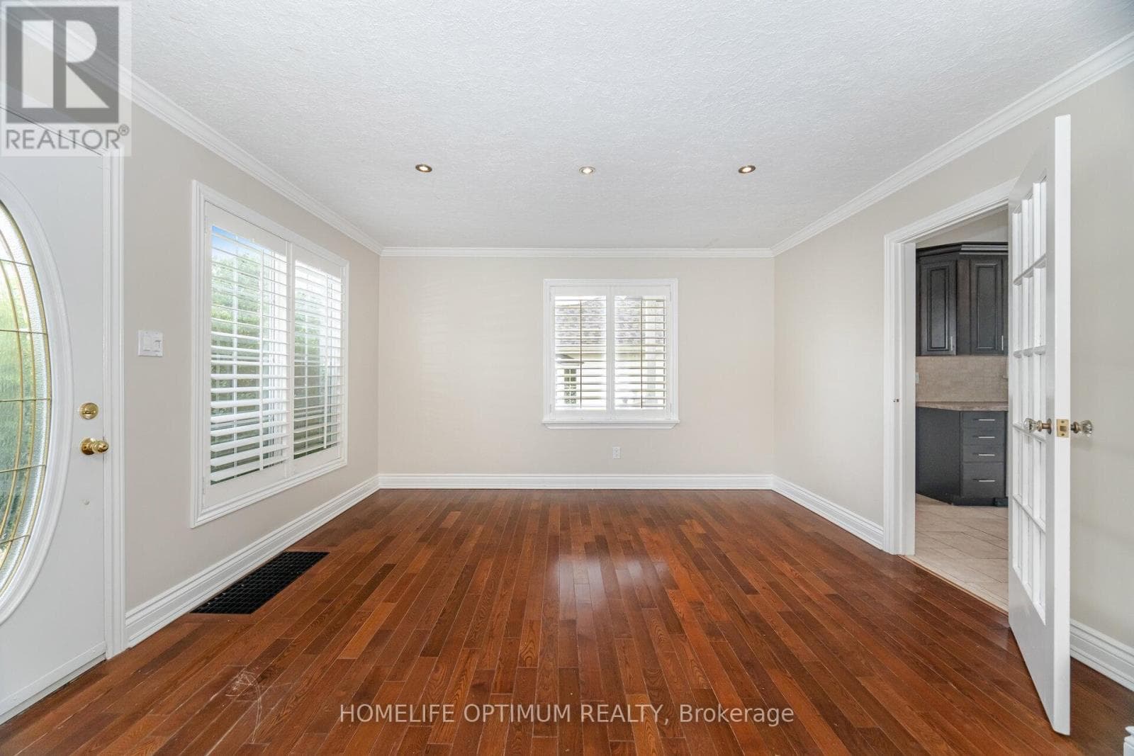 Single Family at 128 Eagle Street, Newmarket (Central Newmarket), Ontario - Photo 5 - RE/MAX Garden City Realty