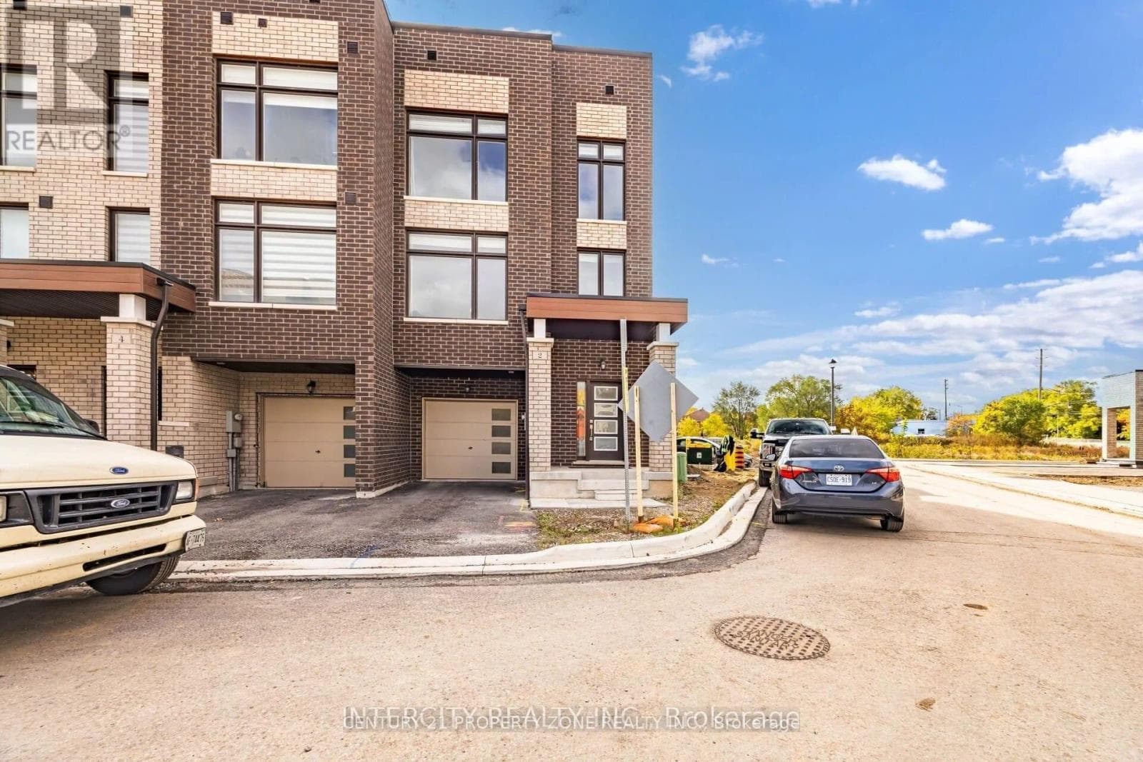2 Queenpost Drive