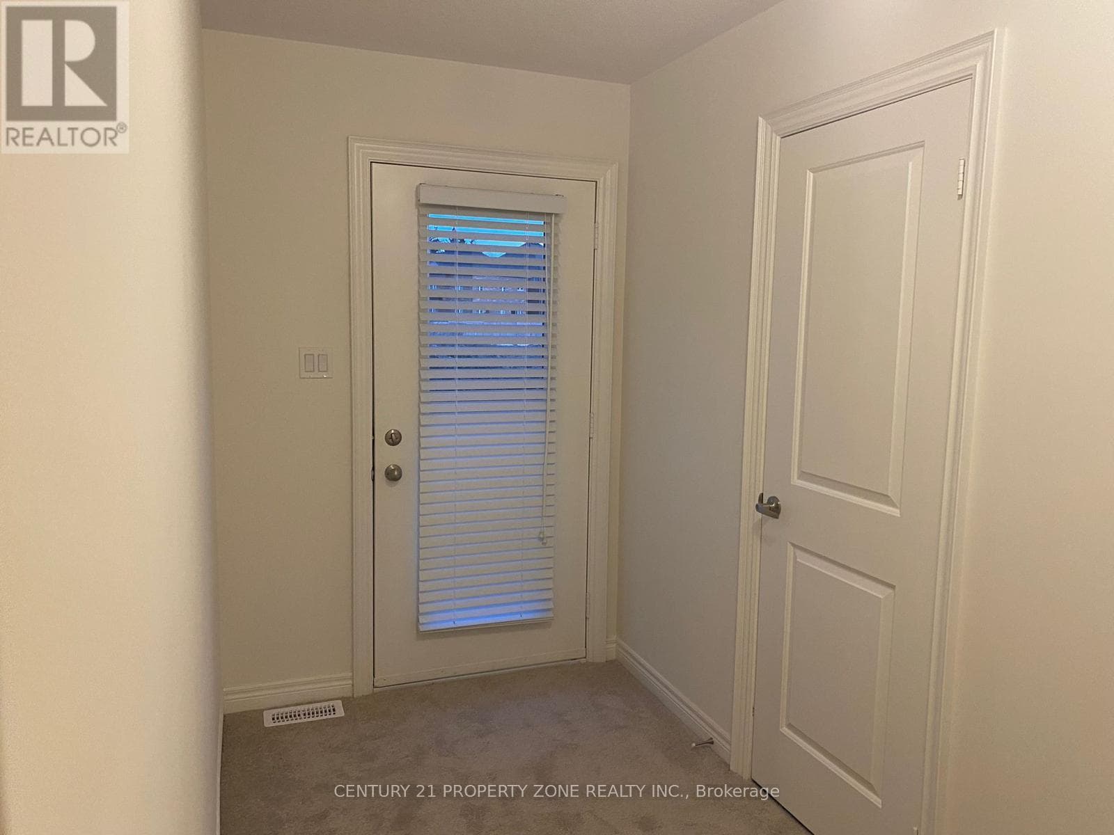 Single Family at 2 Queenpost Drive, Brampton (Credit Valley), Ontario - Photo 5 - RE/MAX Garden City Realty