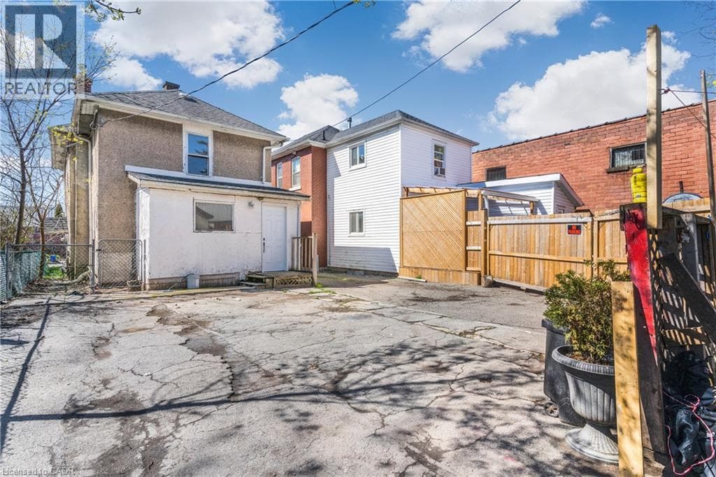 Single Family at 16 ALBERT Street, Welland, Ontario - Photo 3 - RE/MAX Garden City Realty