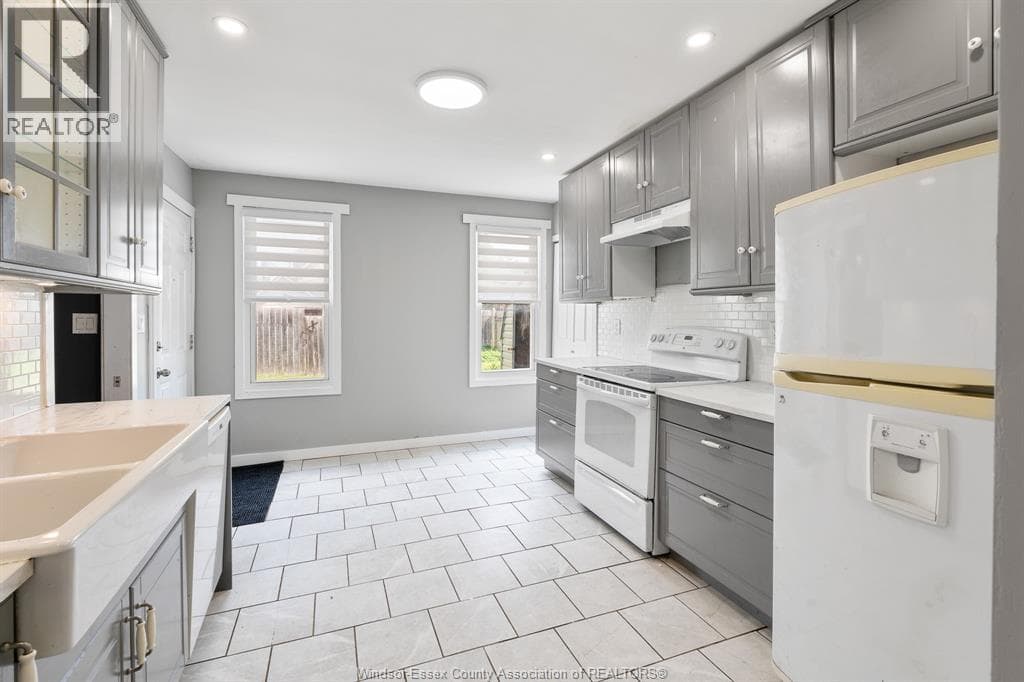 Single Family at 1074 HICKORY Road, Windsor, Ontario - Photo 10 - RE/MAX Garden City Realty