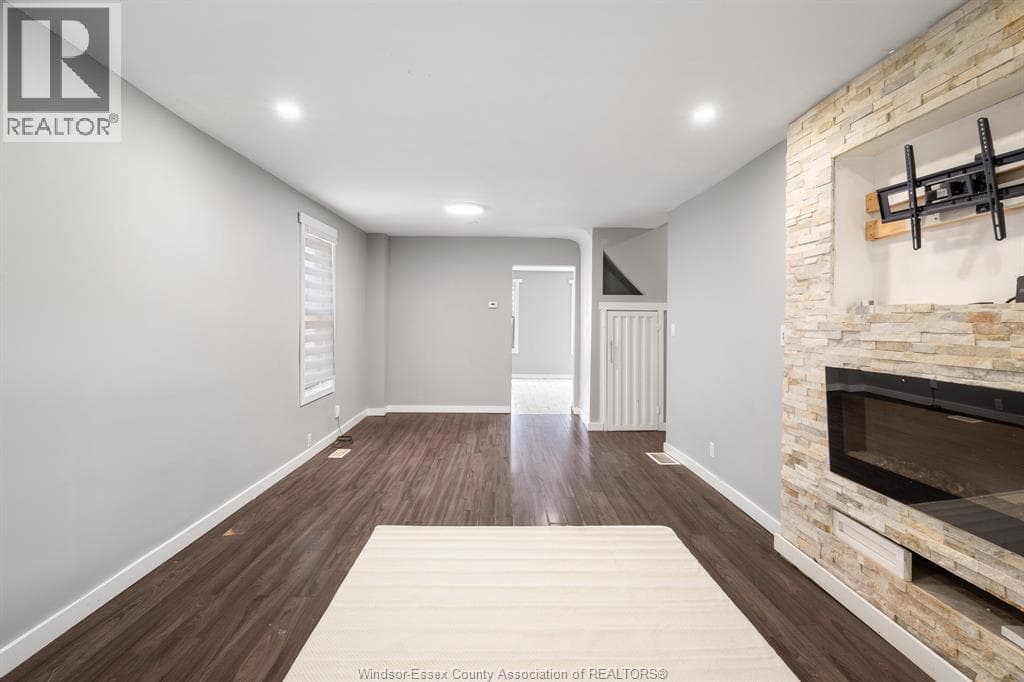 Single Family at 1074 HICKORY Road, Windsor, Ontario - Photo 4 - RE/MAX Garden City Realty