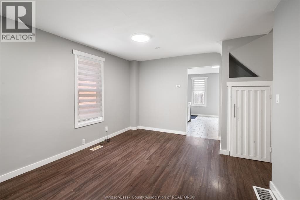 Single Family at 1074 HICKORY Road, Windsor, Ontario - Photo 5 - RE/MAX Garden City Realty