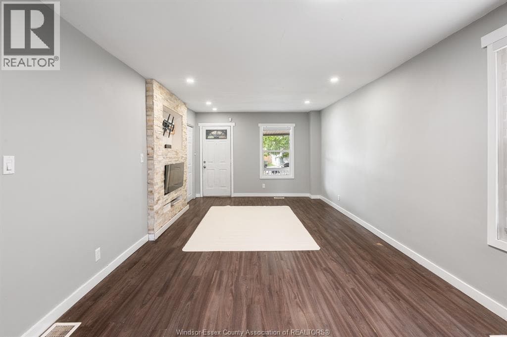Single Family at 1074 HICKORY Road, Windsor, Ontario - Photo 6 - RE/MAX Garden City Realty