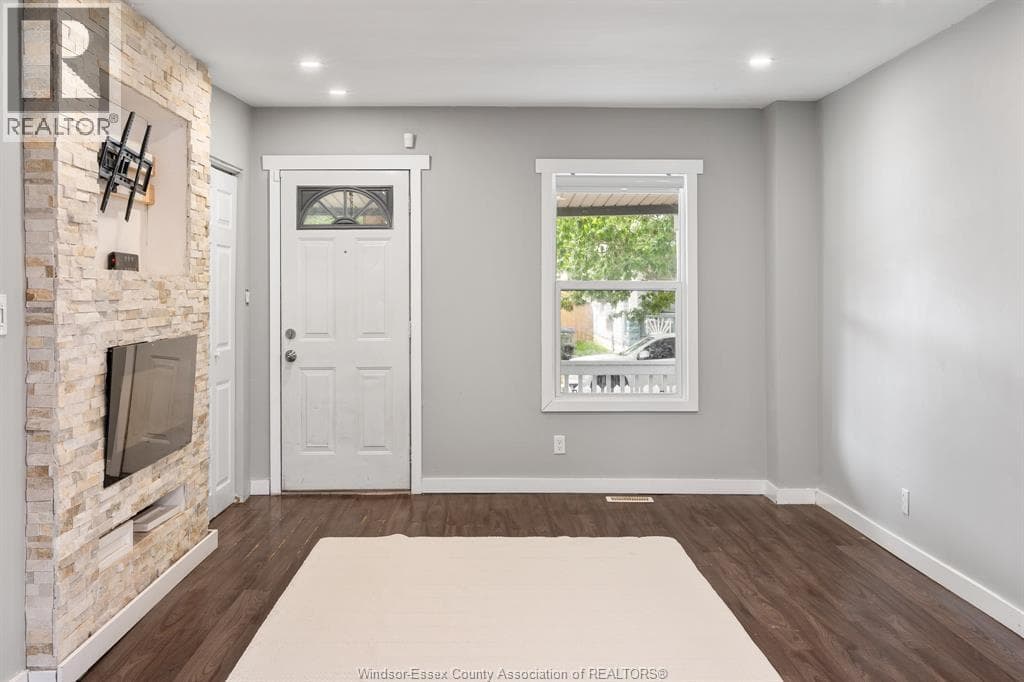 Single Family at 1074 HICKORY Road, Windsor, Ontario - Photo 7 - RE/MAX Garden City Realty