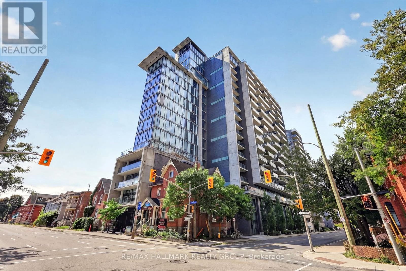1613- 224 Lyon Street