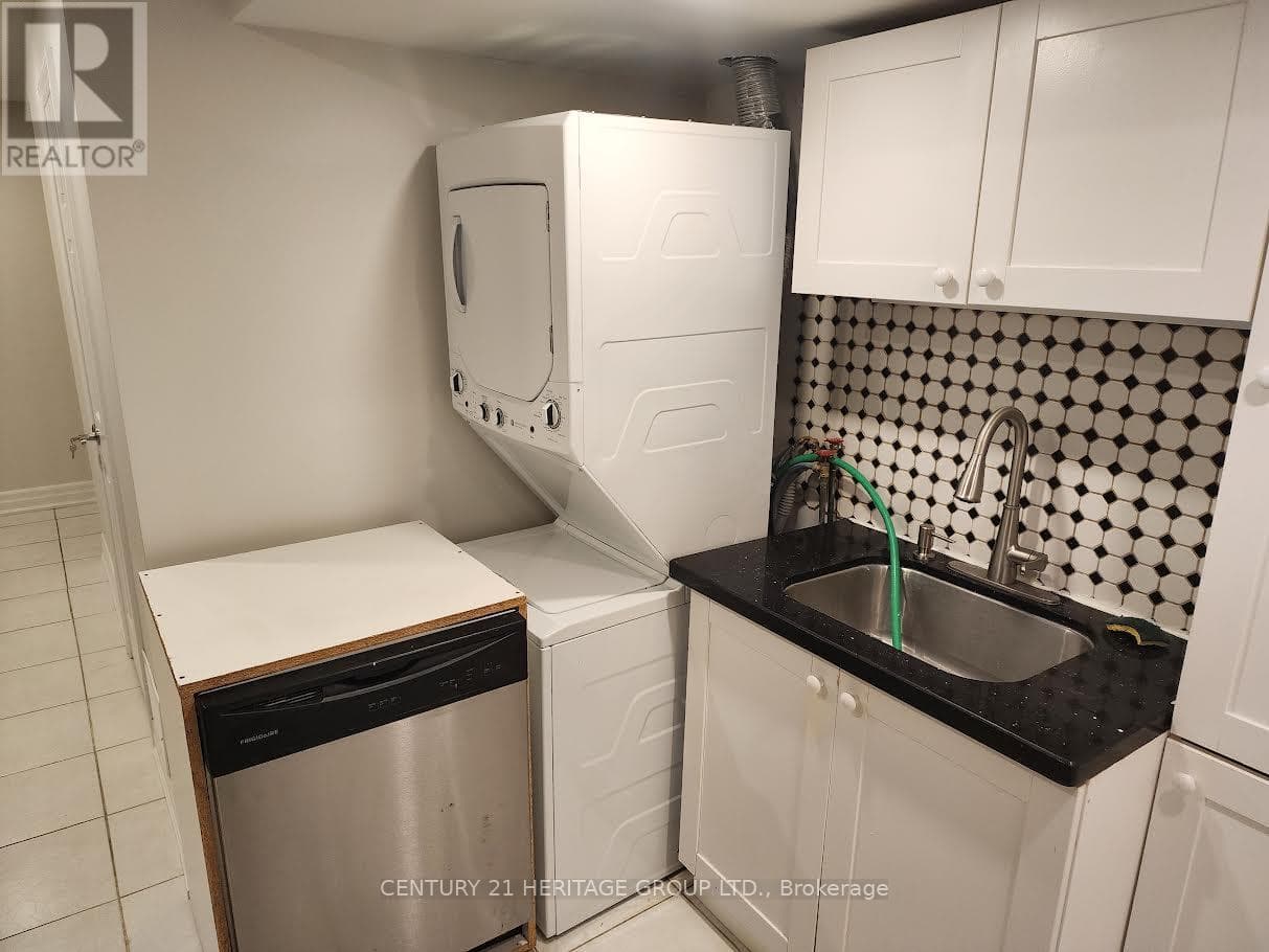 Single Family at Bsmt- 490 Cody Crescent, Newmarket (Central Newmarket), Ontario - Photo 5 - RE/MAX Garden City Realty