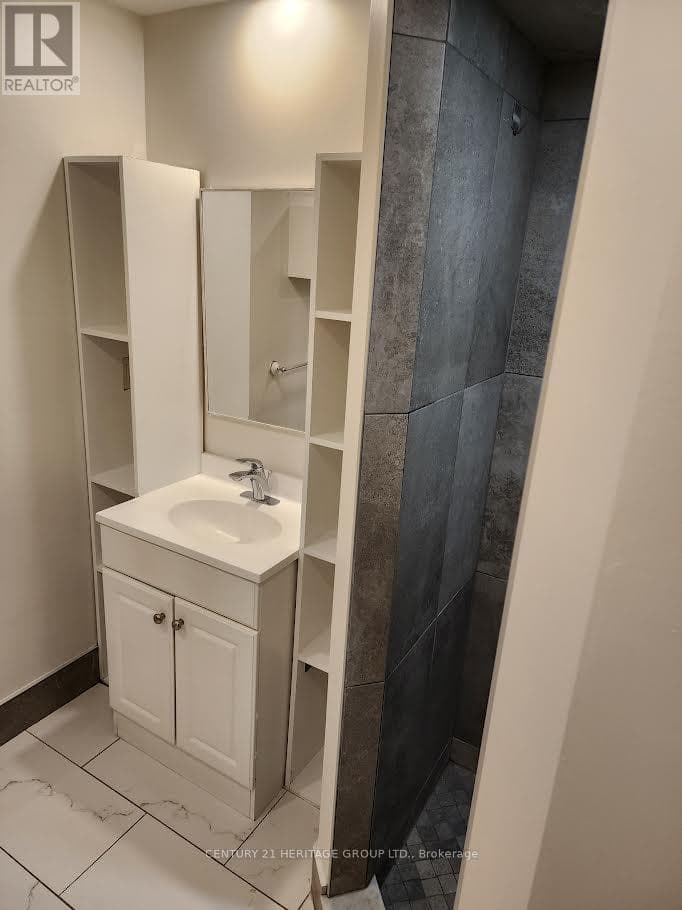 Single Family at Bsmt- 490 Cody Crescent, Newmarket (Central Newmarket), Ontario - Photo 7 - RE/MAX Garden City Realty