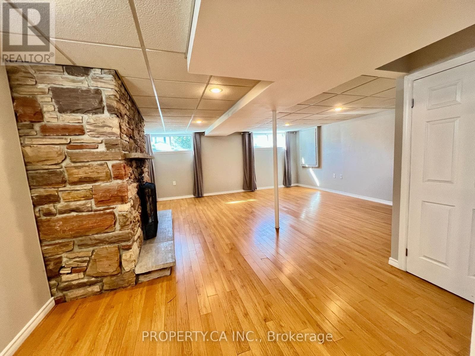 Single Family at Lower- 205 Talbot Crescent, Newmarket (Central Newmarket), Ontario - Photo 2 - RE/MAX Garden City Realty