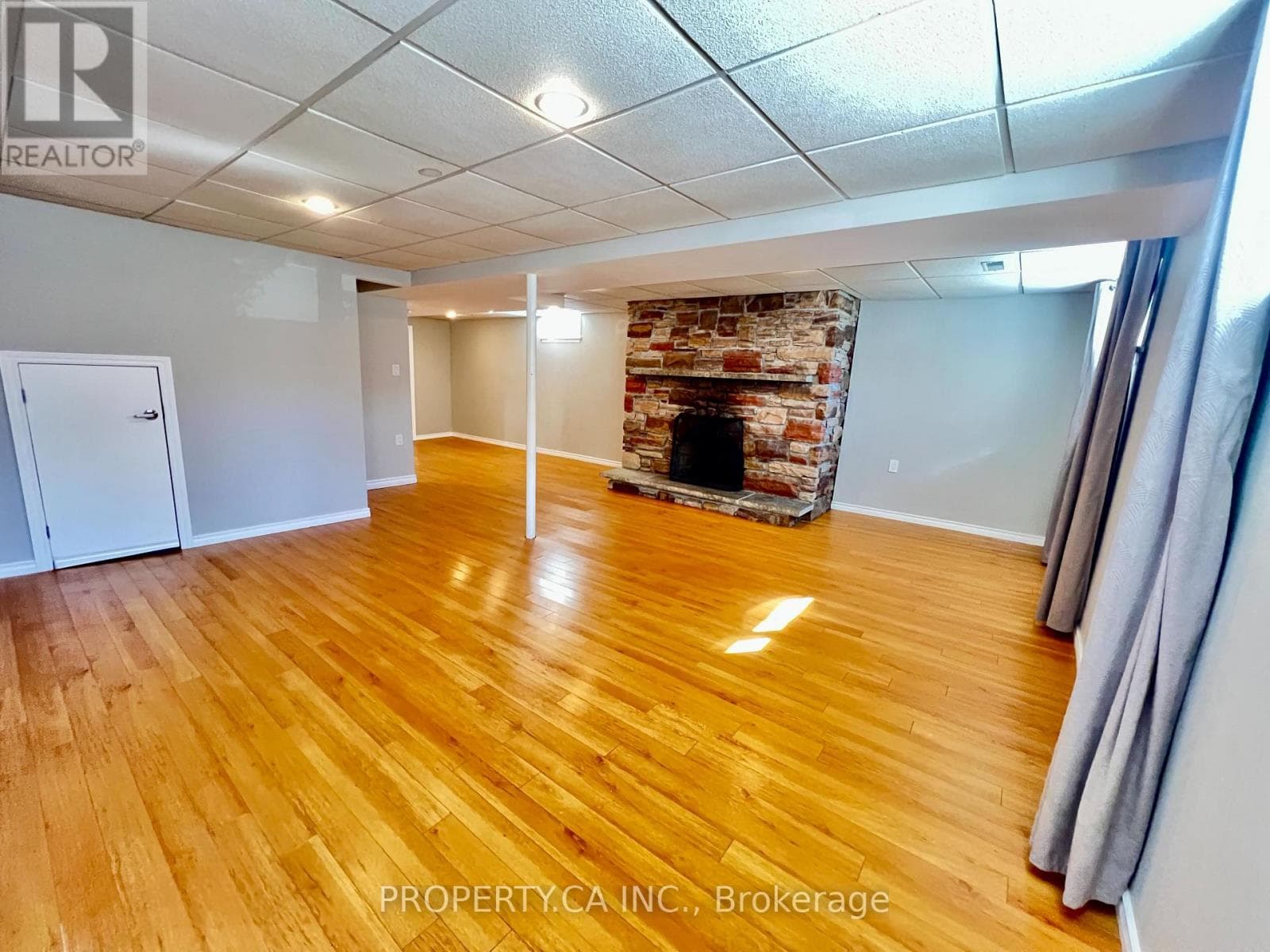 Single Family at Lower- 205 Talbot Crescent, Newmarket (Central Newmarket), Ontario - Photo 3 - RE/MAX Garden City Realty