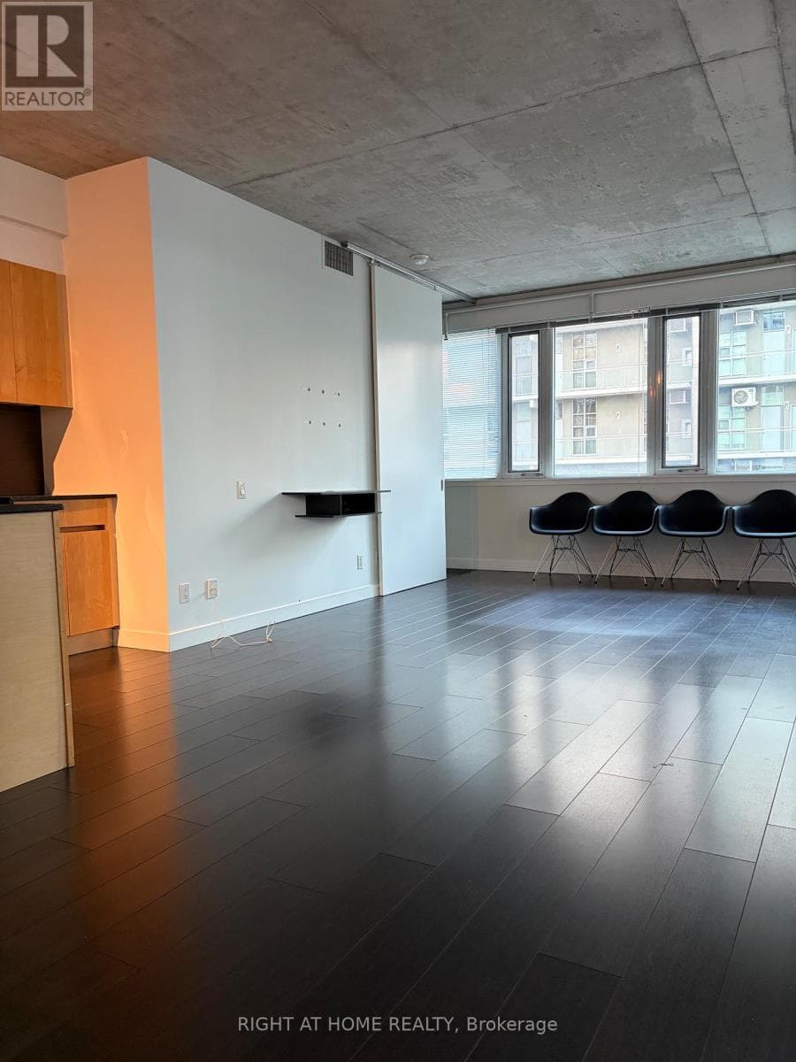 Single Family at 304- 38 Niagara Street, Toronto (Niagara), Ontario - Photo 7 - RE/MAX Garden City Realty