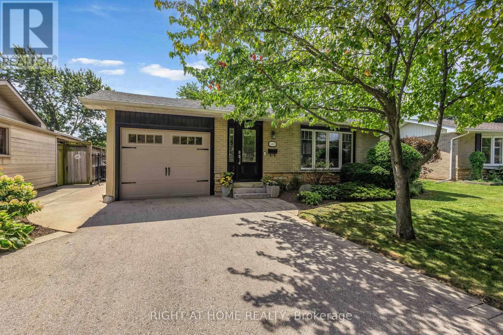 1432 Dewbourne Crescent