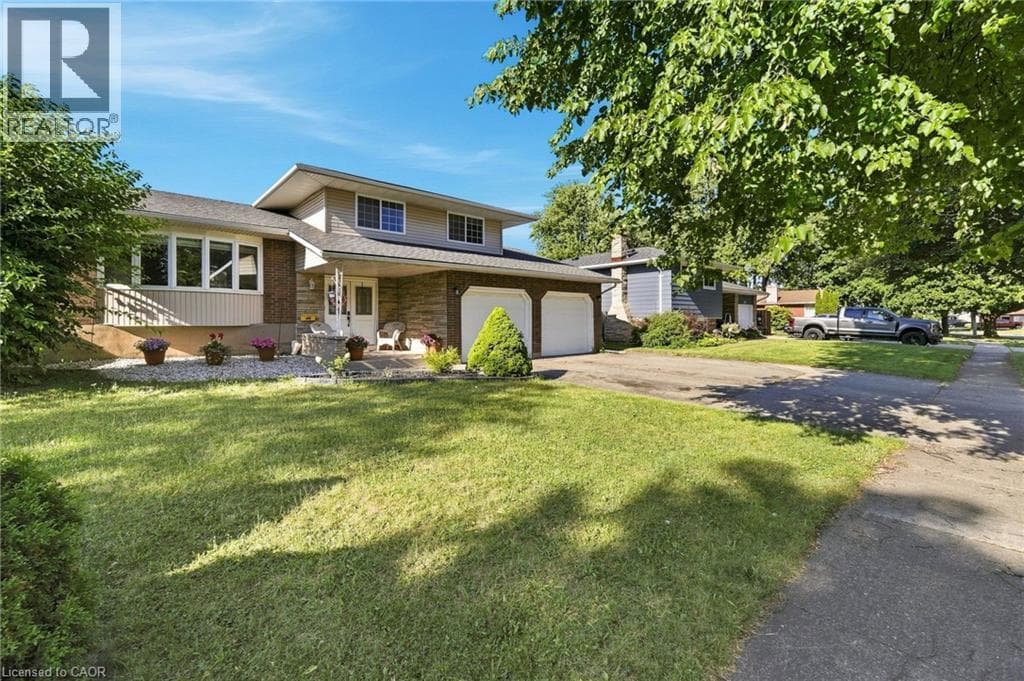 Single Family at 46 MCCOLL Drive, Welland, Ontario - Photo 3 - RE/MAX Garden City Realty