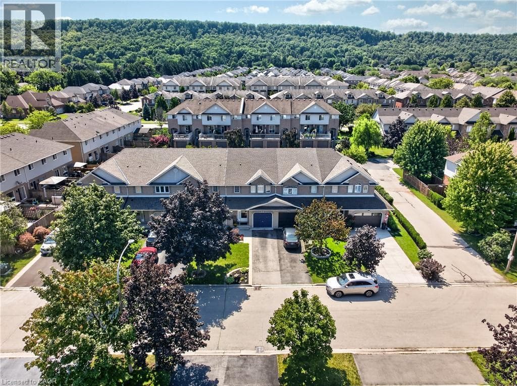 Single Family at 11 ELDERBERRY Avenue, Grimsby, Ontario - Photo 5 - RE/MAX Garden City Realty