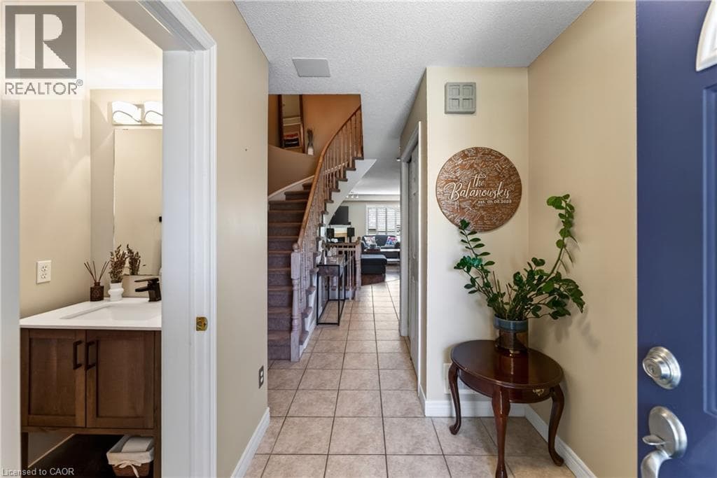 Single Family at 11 ELDERBERRY Avenue, Grimsby, Ontario - Photo 7 - RE/MAX Garden City Realty