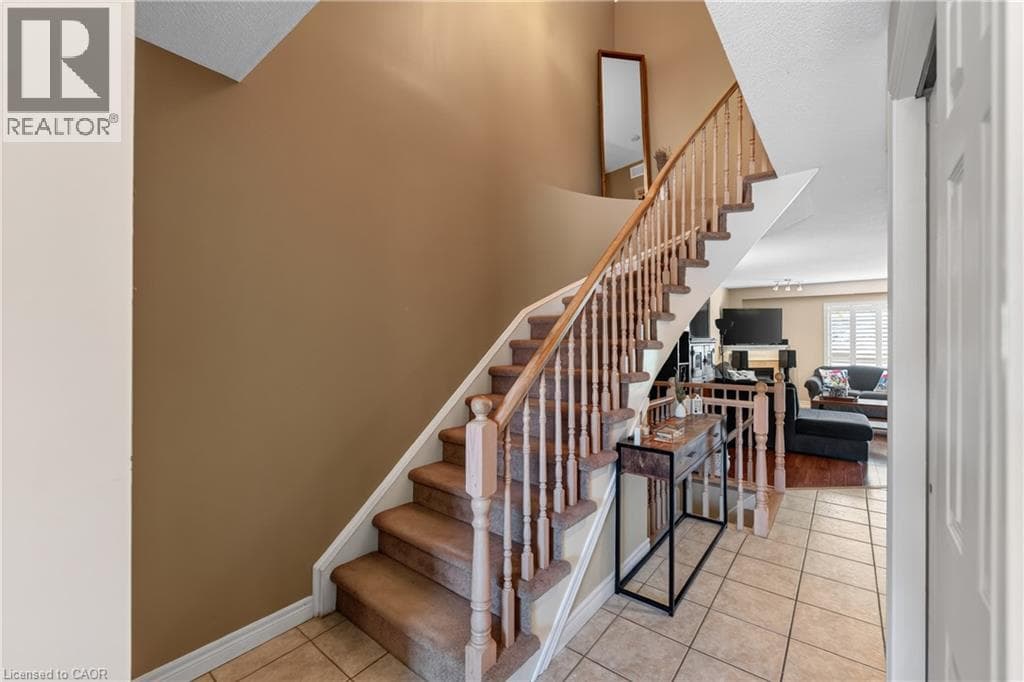 Single Family at 11 ELDERBERRY Avenue, Grimsby, Ontario - Photo 9 - RE/MAX Garden City Realty