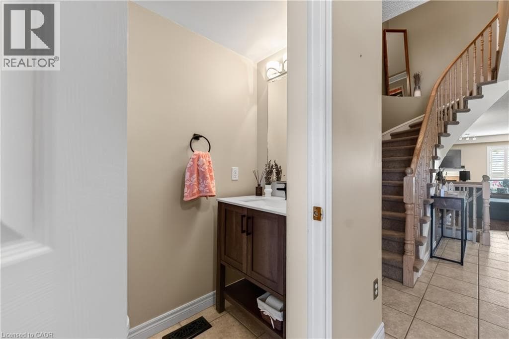 Single Family at 11 ELDERBERRY Avenue, Grimsby, Ontario - Photo 8 - RE/MAX Garden City Realty