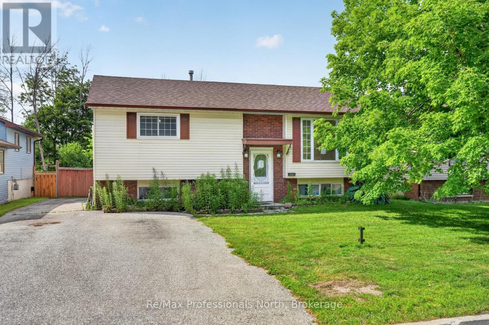 Single Family at 232 Shannon Street, Orillia, Ontario - Photo 2 - RE/MAX Garden City Realty