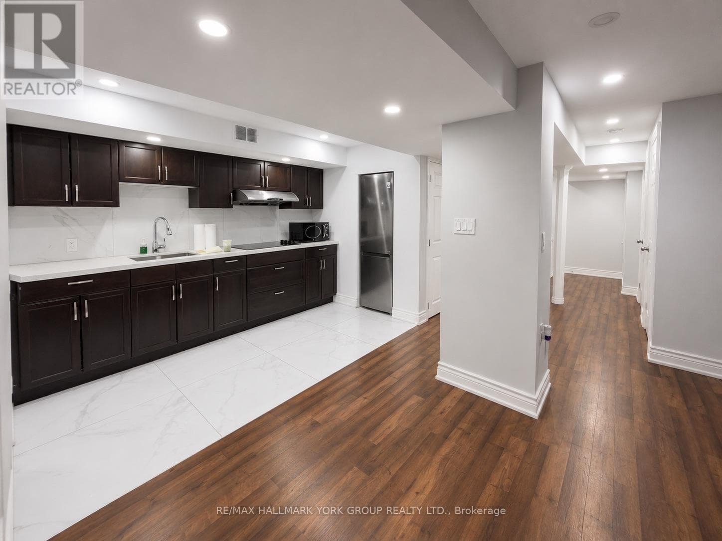 Single Family at 33 Deerwood Crescent, Richmond Hill (Oak Ridges), Ontario - Photo 5 - RE/MAX Garden City Realty