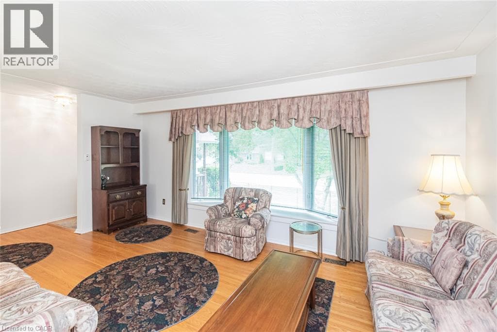 Single Family at 37 LORNE Avenue, Grimsby, Ontario - Photo 9 - RE/MAX Garden City Realty