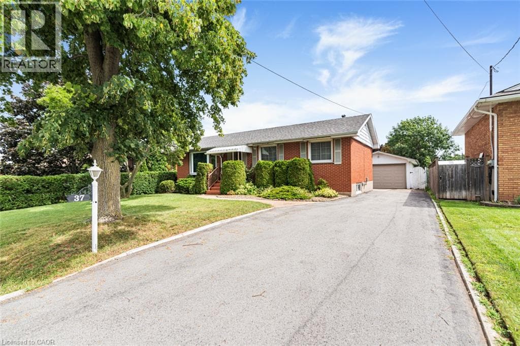 Single Family at 37 LORNE Avenue, Grimsby, Ontario - Photo 2 - RE/MAX Garden City Realty