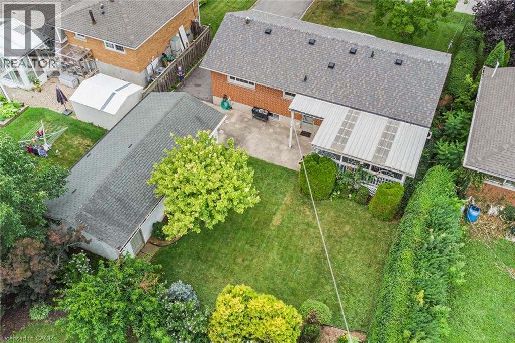 Single Family at 37 LORNE Avenue, Grimsby, Ontario - Photo 5 - RE/MAX Garden City Realty