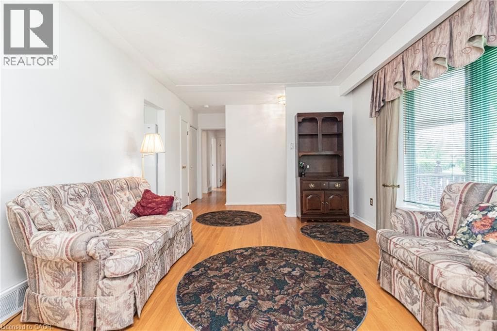 Single Family at 37 LORNE Avenue, Grimsby, Ontario - Photo 8 - RE/MAX Garden City Realty