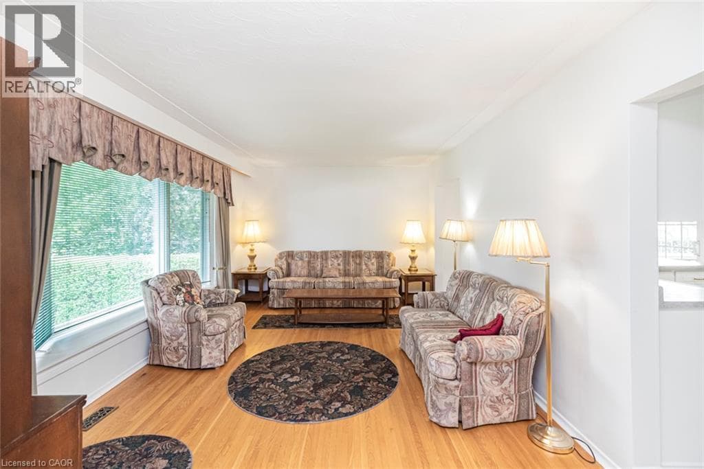 Single Family at 37 LORNE Avenue, Grimsby, Ontario - Photo 7 - RE/MAX Garden City Realty