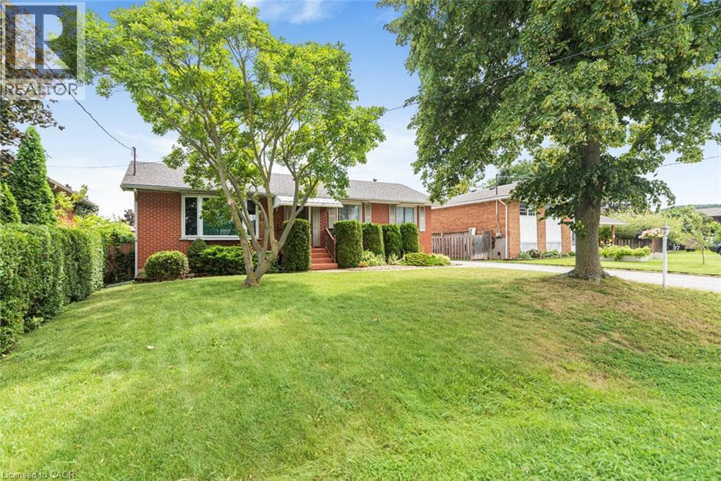 Single Family at 37 LORNE Avenue, Grimsby, Ontario - Photo 3 - RE/MAX Garden City Realty
