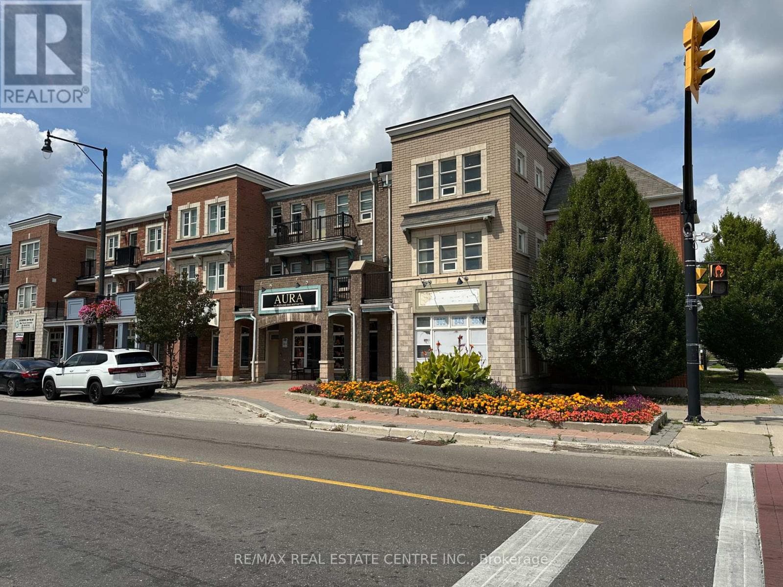 Single Family at 52 Commuter Drive, Brampton (Northwest Brampton), Ontario - Photo 4 - RE/MAX Garden City Realty