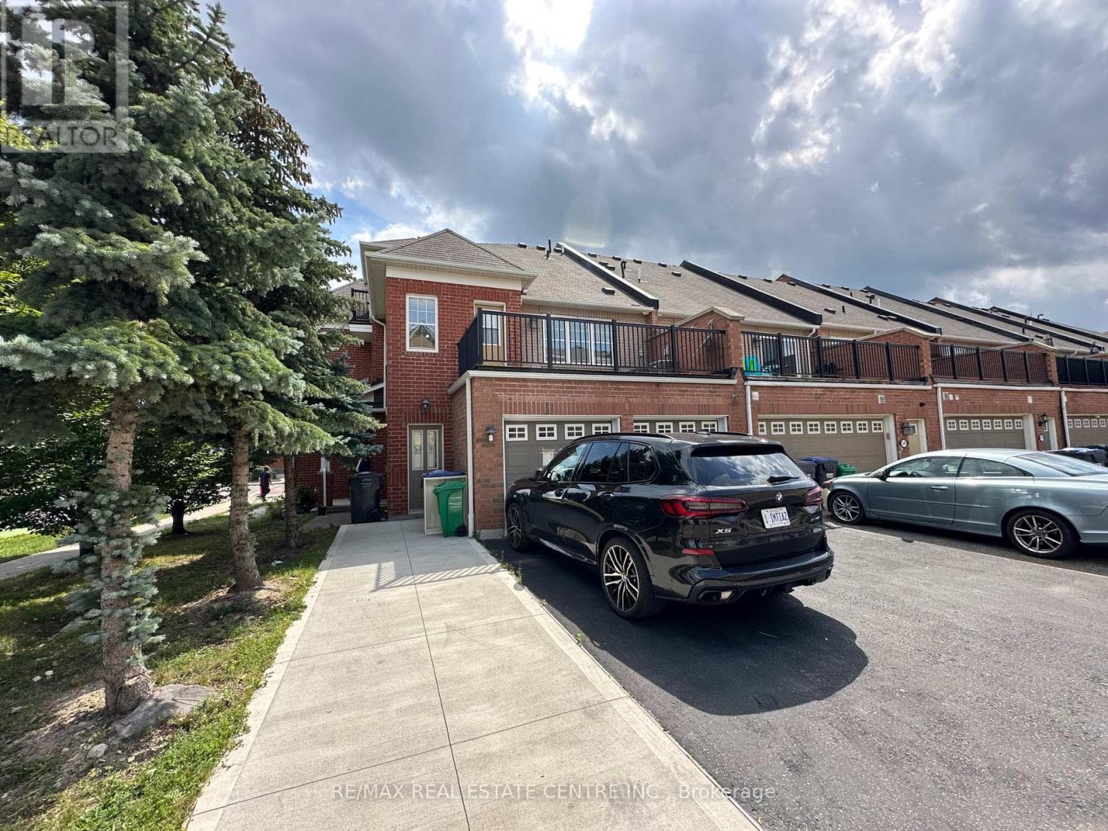 Single Family at 52 Commuter Drive, Brampton (Northwest Brampton), Ontario - Photo 7 - RE/MAX Garden City Realty