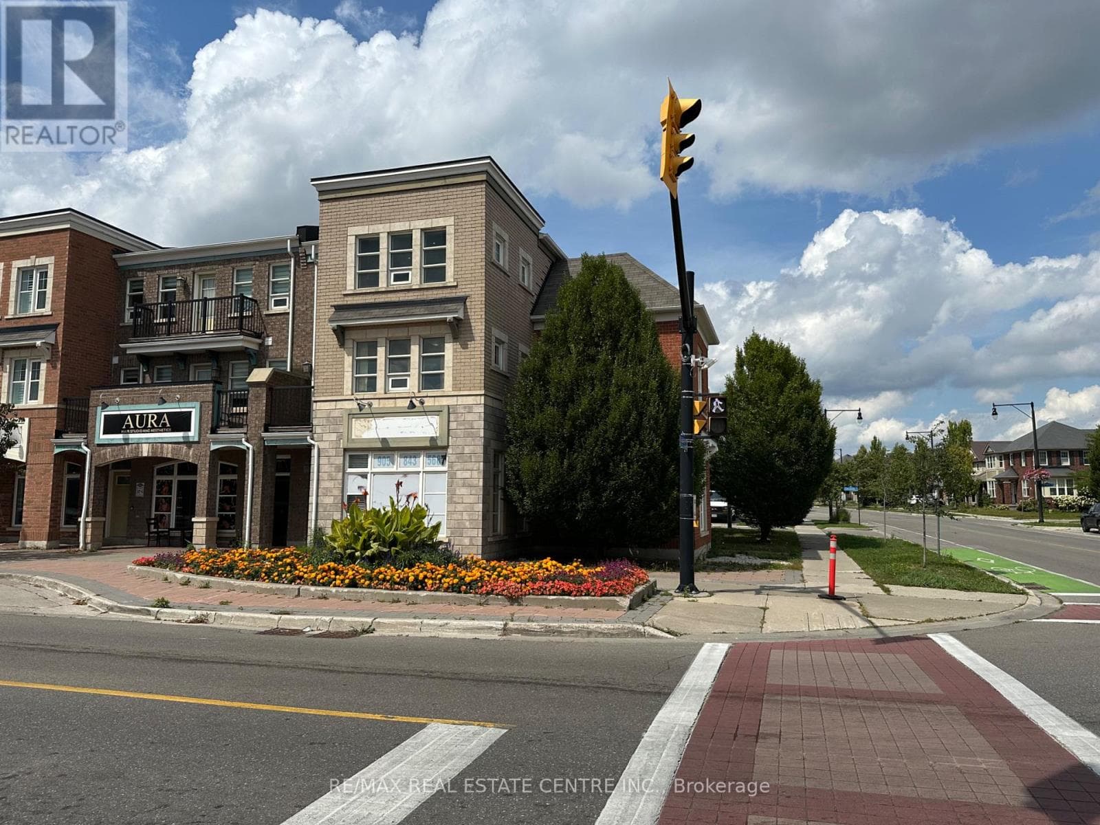 Single Family at 52 Commuter Drive, Brampton (Northwest Brampton), Ontario - Photo 3 - RE/MAX Garden City Realty