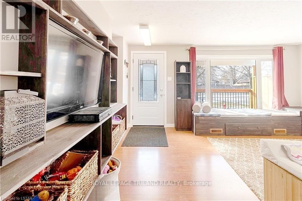 Single Family at 1441 PERTH Avenue, London East (East D), Ontario - Photo 3 - RE/MAX Garden City Realty